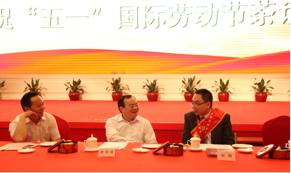 中镓刘鹏荣获“全国劳模”称号：建国际最大HVPE设备(图5)